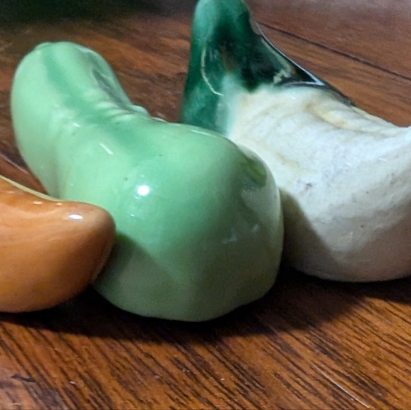 Ceramic vegetable chopstick rest - Picture 3 of 3